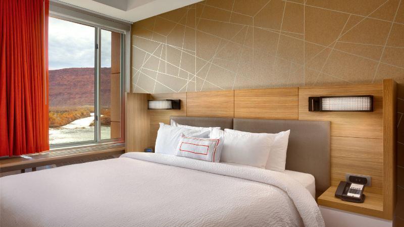 Springhill By Marriott Huntington Orange County 3*